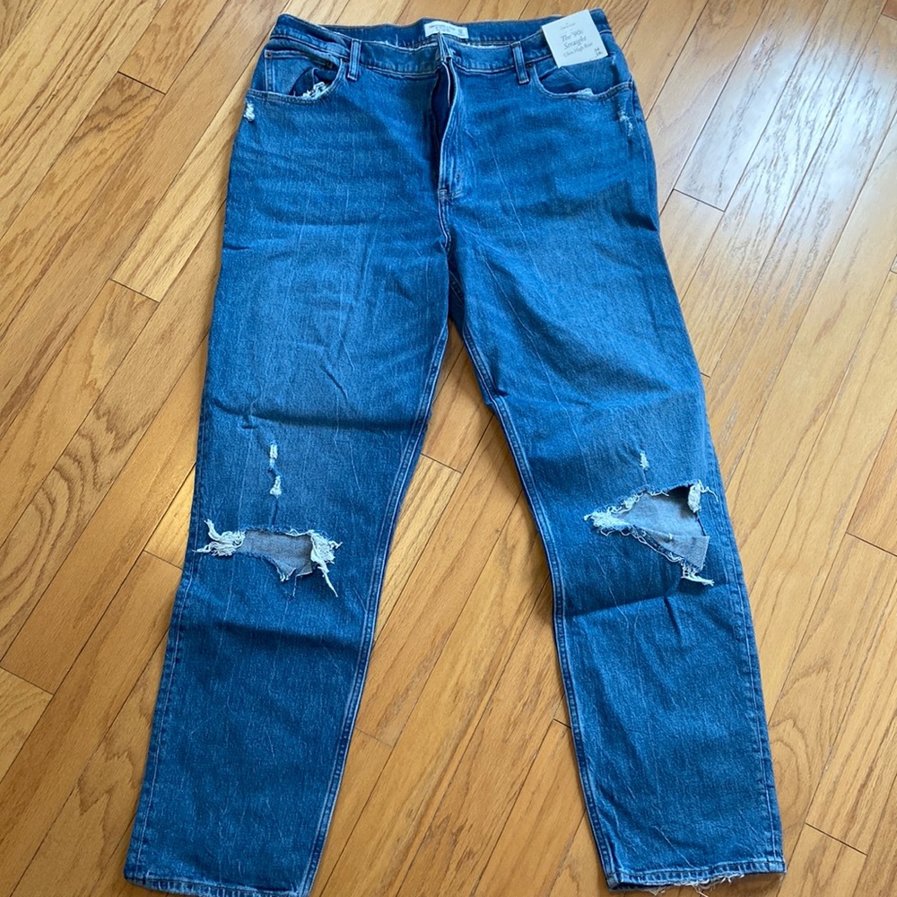 NWT Abercrombie Curve Love 90’s Straight Ultra High Rise Jeans